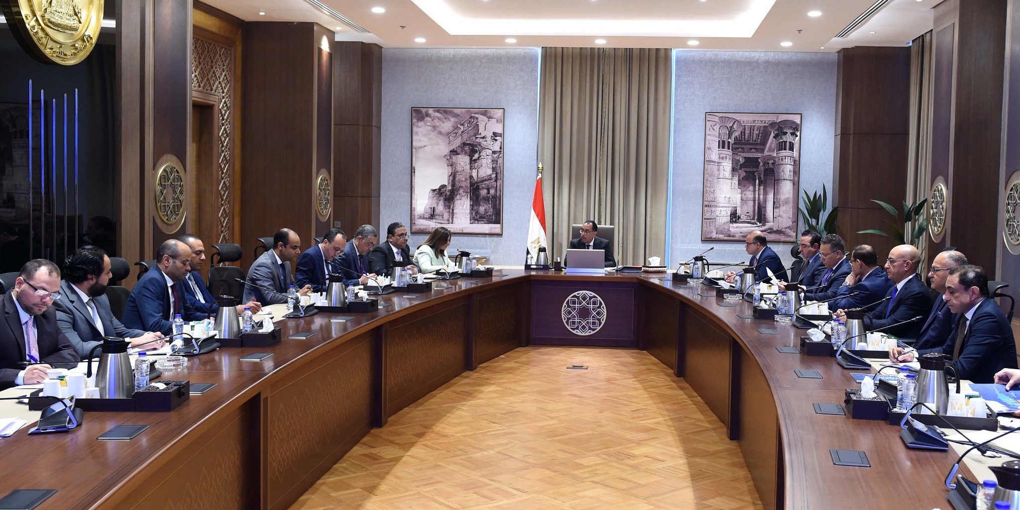 رئيس الوزراء يلتقي عددًا من المصريين بالخارج بهدف تأسيس شركة "المصريين في الخارج للاستثمار"